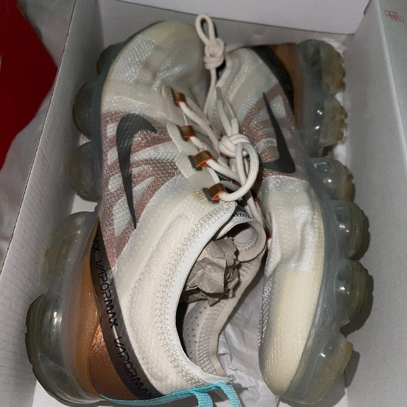 s-l400.jpg Women’s Vapormax Size 8 , Offwhite , NIKE